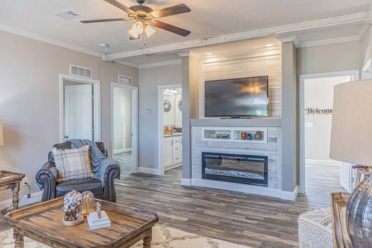 King 32764b interior home features