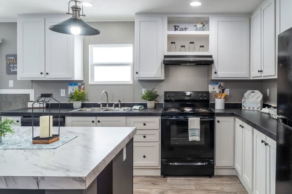 Tradition 52b kitchen home features