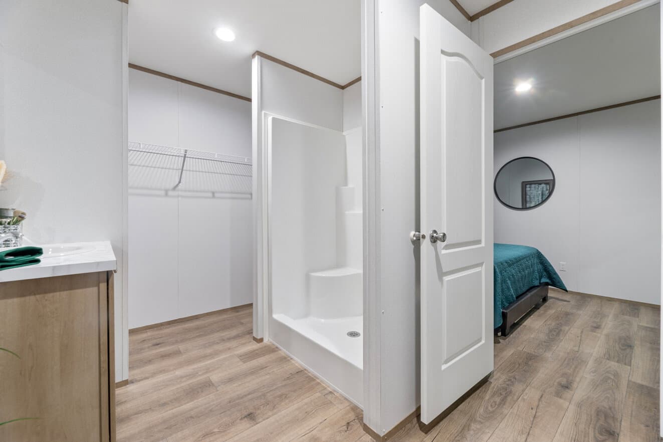 Augusta 16562a bathroom home features