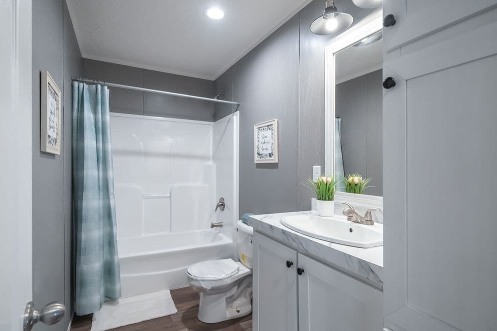 Tradition 3268b bathroom home features