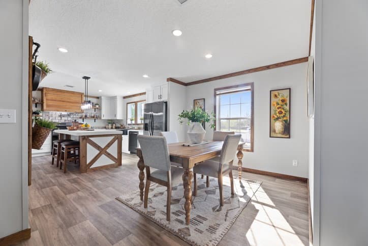 Reece 32663a interior home features