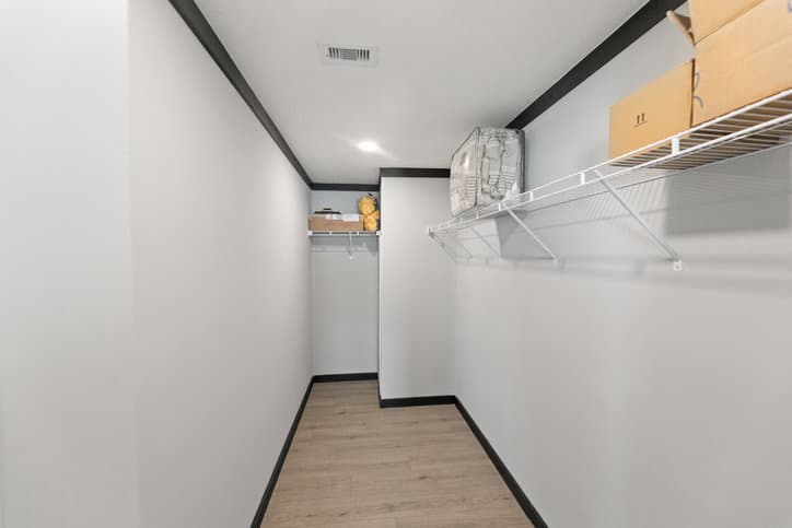 Sparrow 32725a interior home features