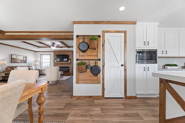 Reece 32663a interior home features