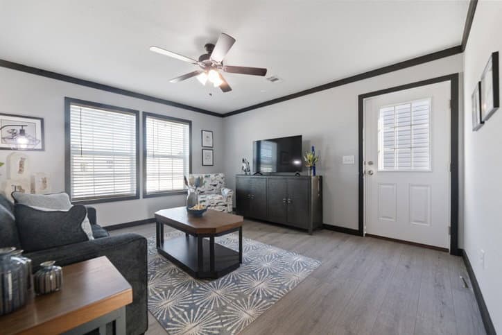 Sparrow 32725a interior home features