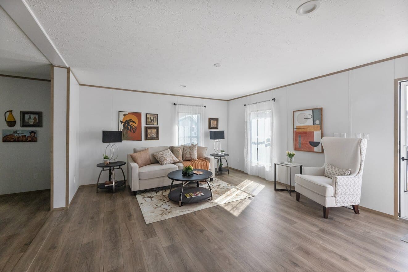 Phoenix 32483a interior home features