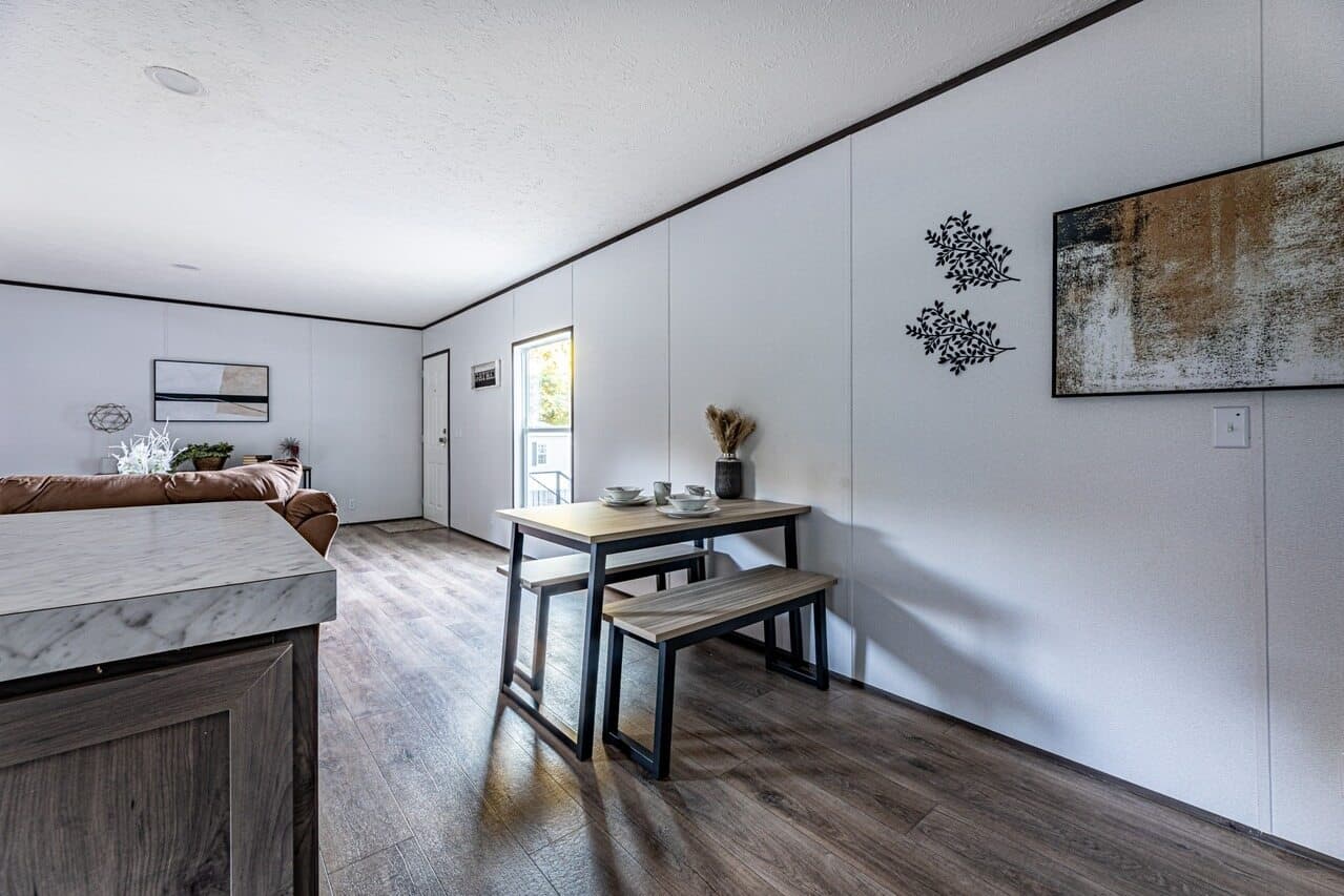 Phoenix 16763a interior home features