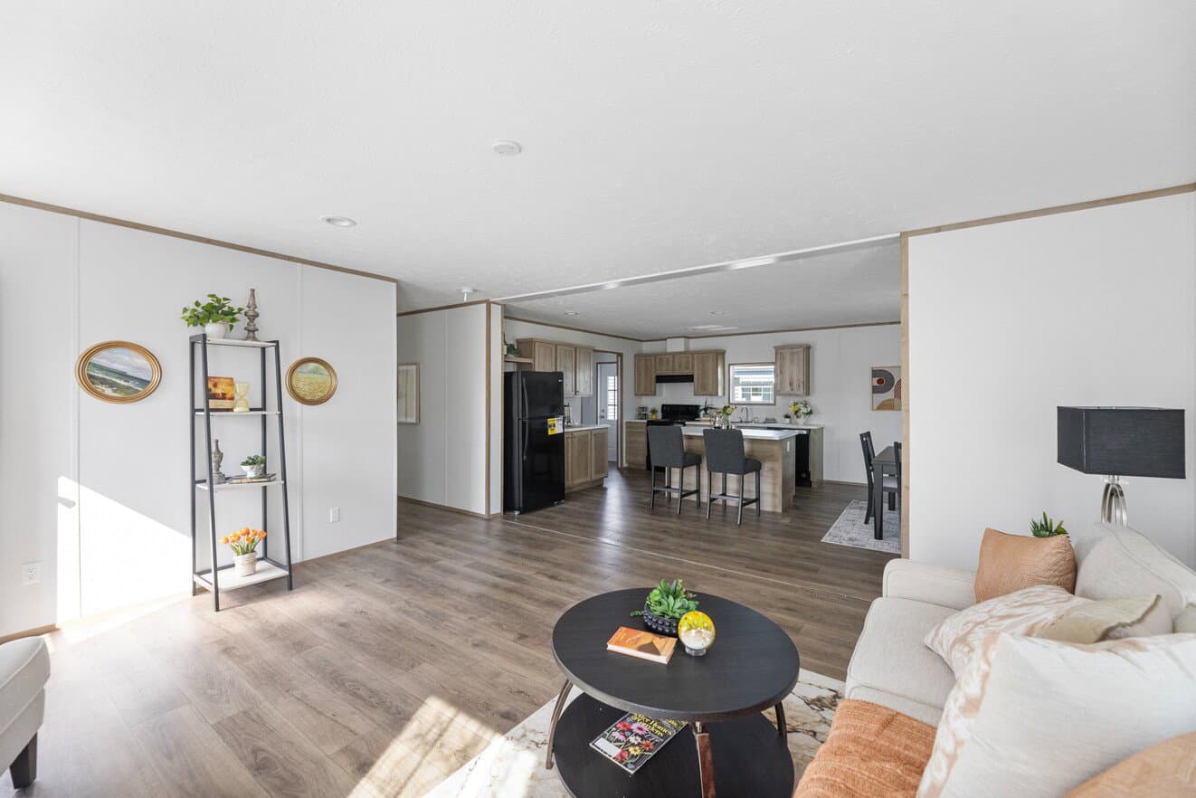 Phoenix 32483a interior home features