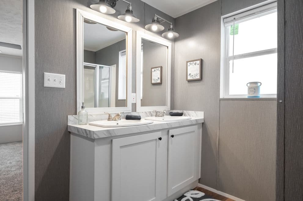 Tradition 3268b bathroom home features