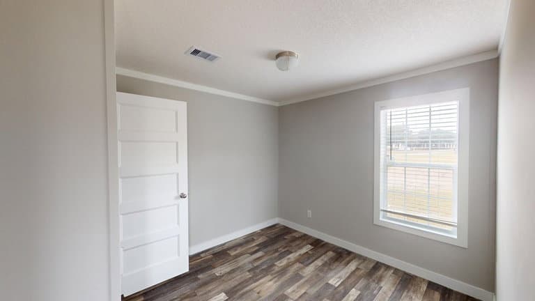 Swagger 16763a bedroom home features