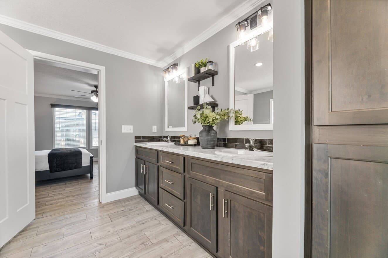 Jones 32764b bathroom home features