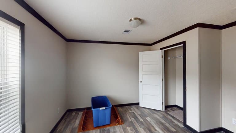 Banning 28724a bedroom home features