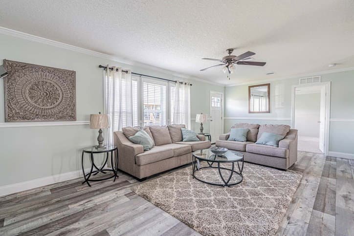Camron 28563f interior home features