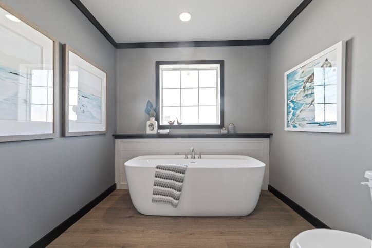 Sparrow 32725a bathroom home features
