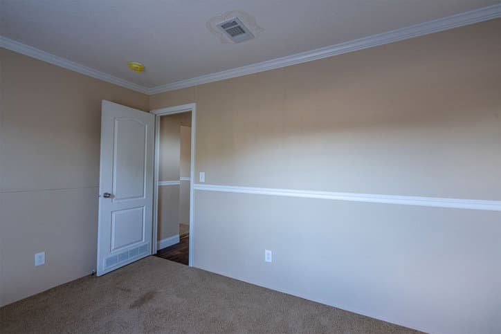 Bannister 28523c bedroom home features