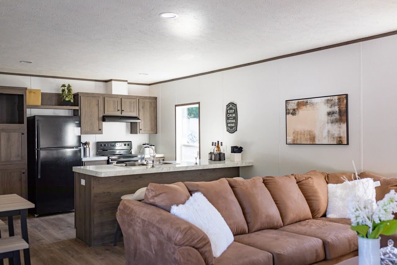 Phoenix 16763a interior home features