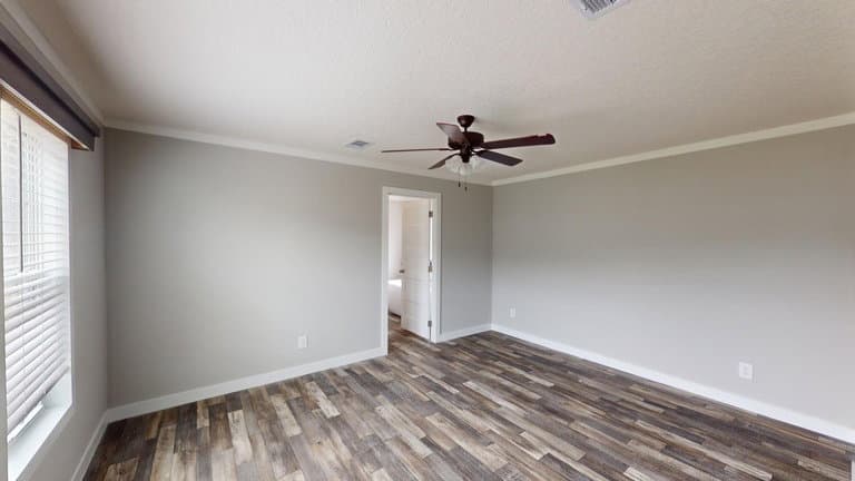 Swagger 16763a bedroom home features