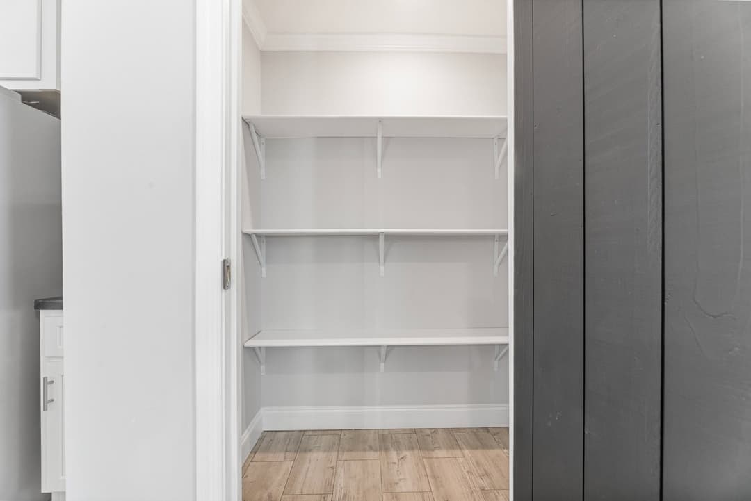 Jones 32764b interior home features