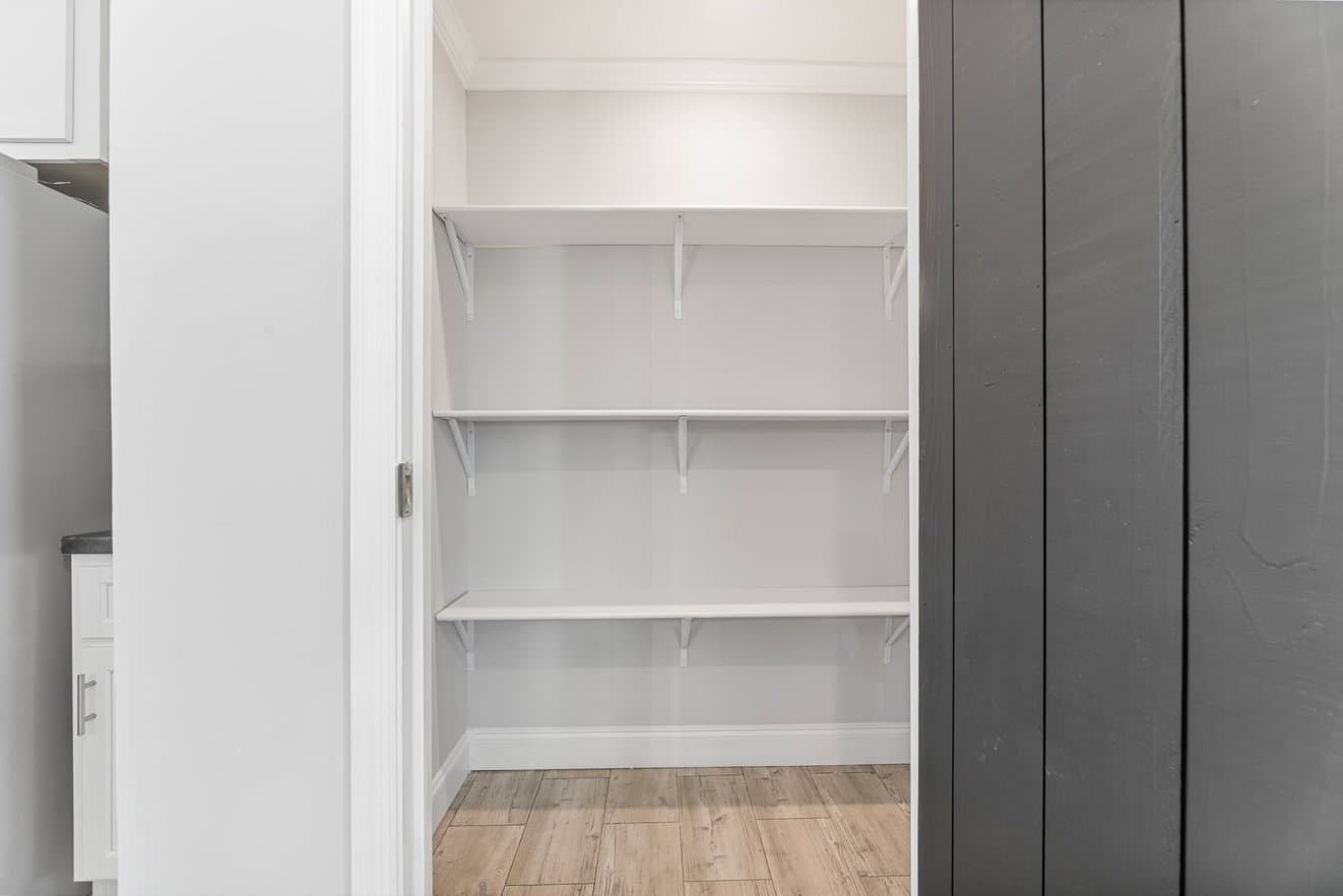 Jones 32764b interior home features