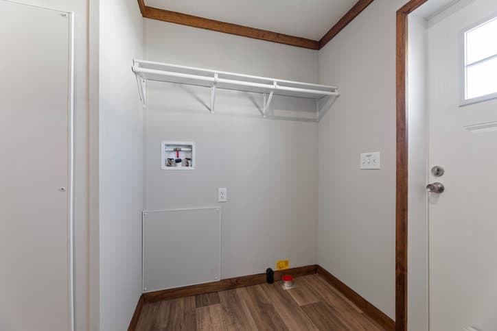Reece 32663a interior home features