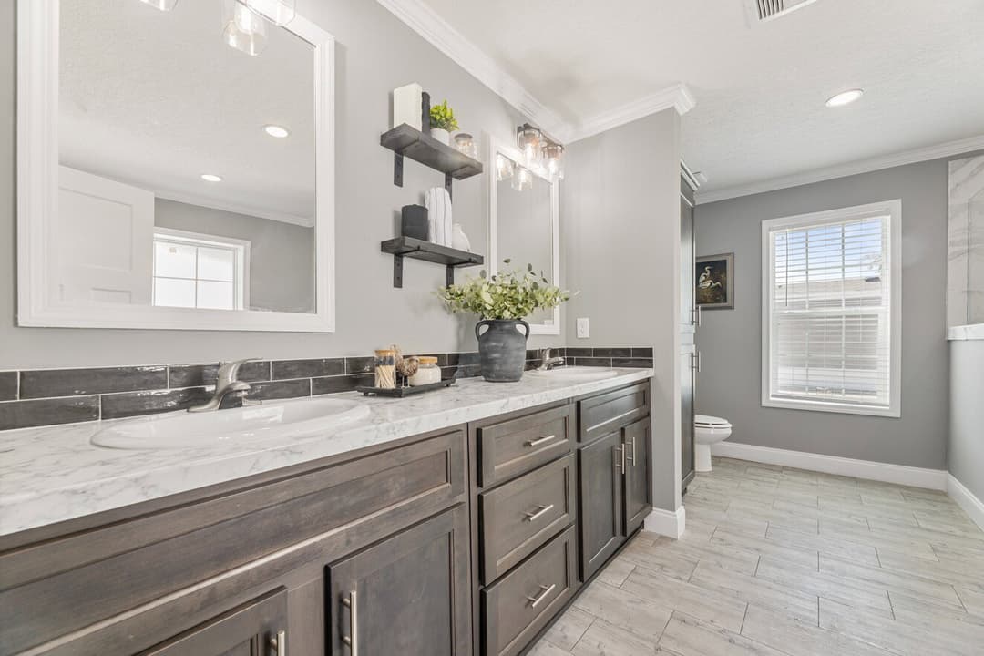 Jones 32764b bathroom home features