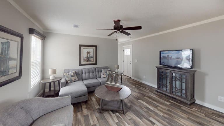 Swagger 16763a interior home features