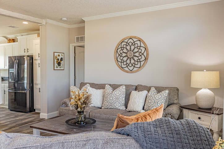 King 32764b interior home features